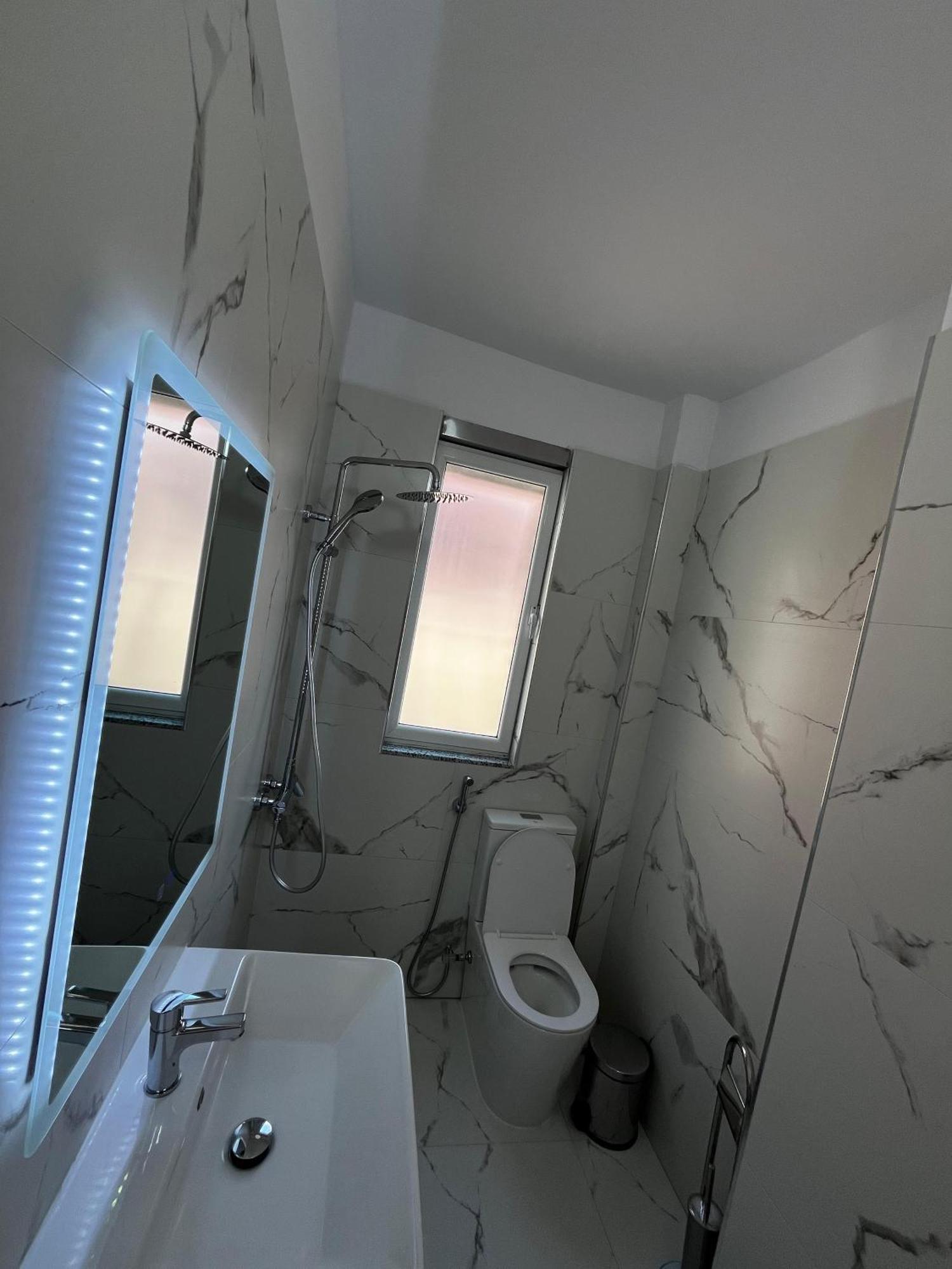 Charming Comfort Apartment Tiranë Luaran gambar