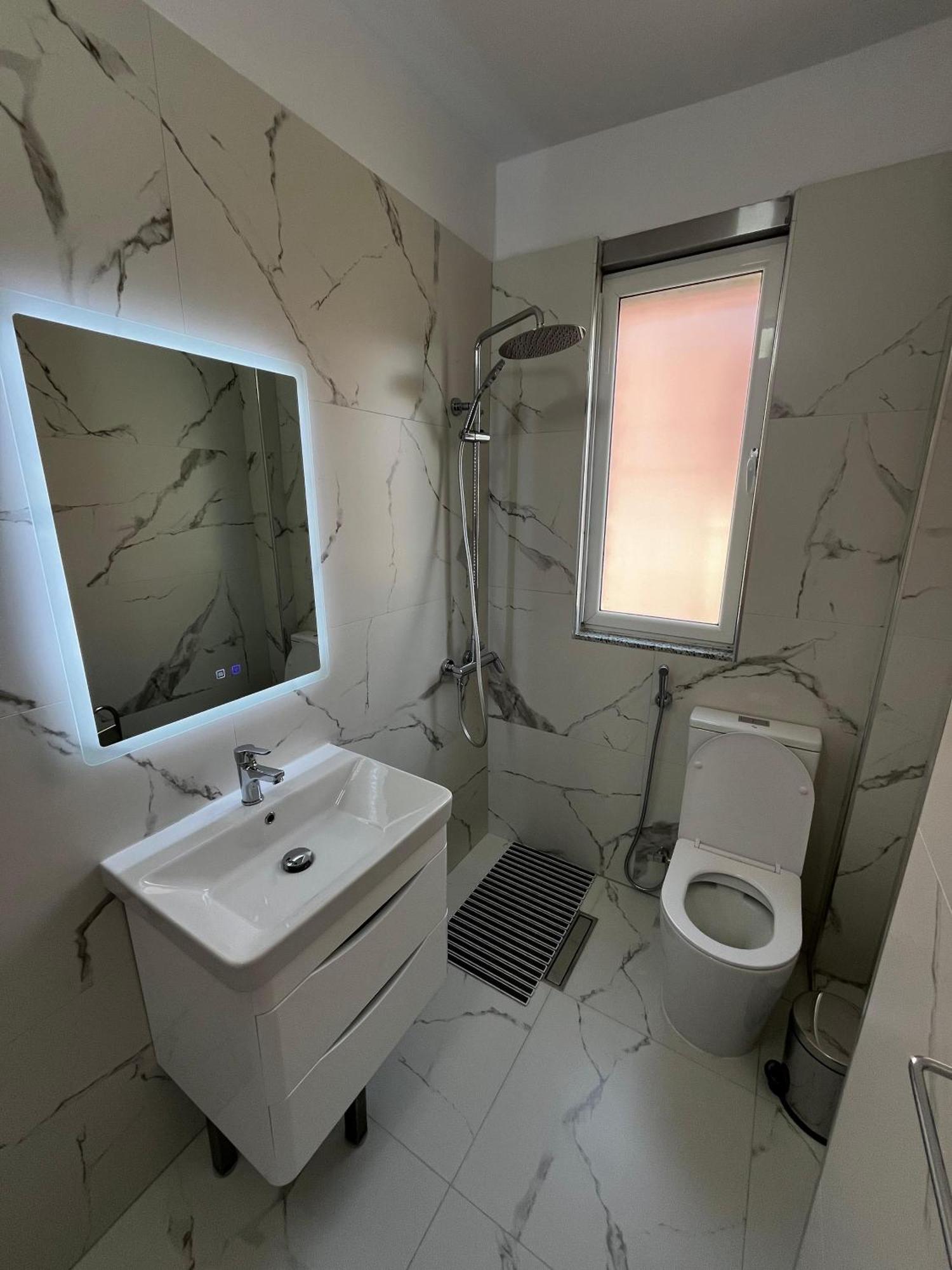 Charming Comfort Apartment Tiranë Luaran gambar