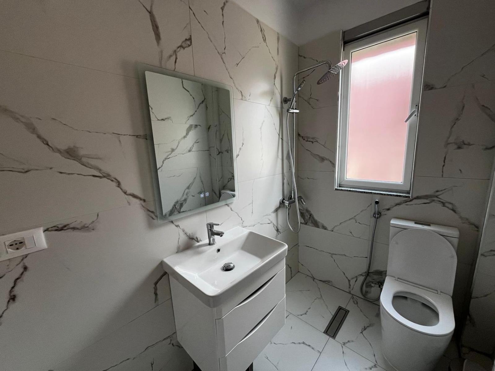 Charming Comfort Apartment Tiranë Luaran gambar